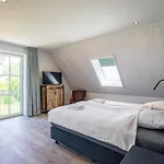 Feriehus On Texel Near Wadden Sea & Bird Area *
